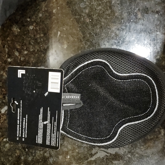 NEW Mesh & silicone grooming glove - Picture 2 of 3